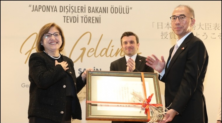 Şahin'e bir &ouml;d&uuml;l de Japonya'dan!