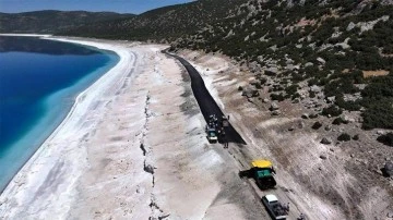 Salda Gölü'nün kıyısındaki yollara asfalt döktüler!