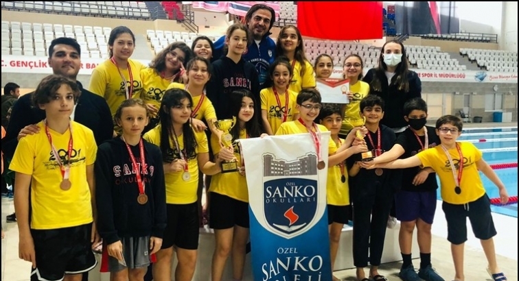 Sanko Okulları 39 madalya 2 kupa kazandı