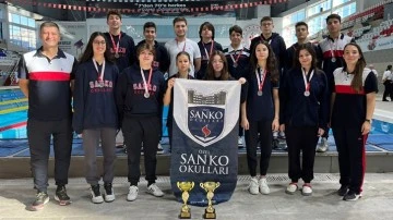 Sanko Okulları öğrencilerinin yüzme başarısı