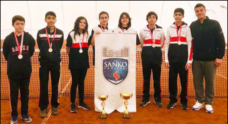 Sanko Tenis Takımı il birincisi oldu...