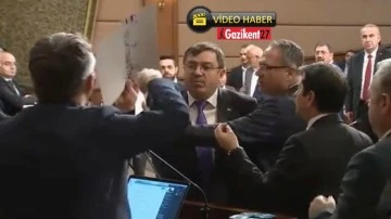 'Sans&uuml;r yasasına hayır' d&ouml;vizi AKP'lileri &ccedil;ıldırttı!