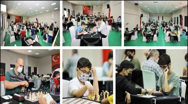 Satran&ccedil;ta ustalar kıyasıya yarıştı...