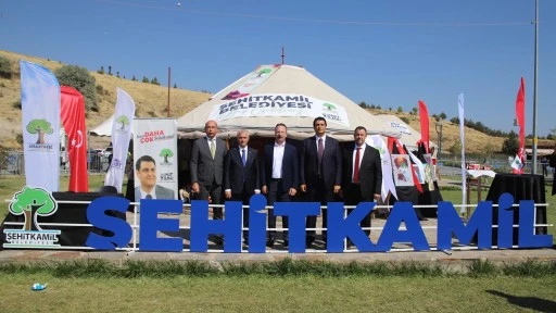 Şehitkamil Belediyesi Ahlat'ta yerini aldı