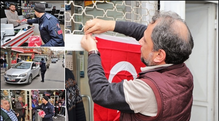 Şehitkamil Belediyesi Türk Bayrağı dağıttı