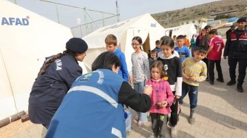 Şehitkamil'de depremzedelere yardımlar sürüyor