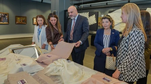 Şehitkamil'de kadınlar el emeği g&ouml;z nuru eserlerini sergiledi