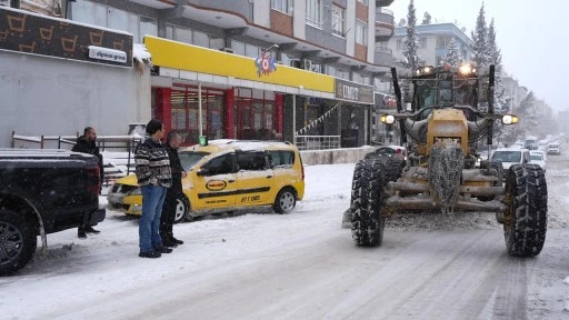 Şehitkamil'de karla m&uuml;cadele seferberliği...