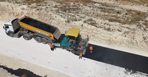 Şehitkamil'de &uuml;&ccedil; mahallede yollar yenilendi 