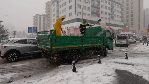 Şehitkamil'de yoğun kar mesaisi