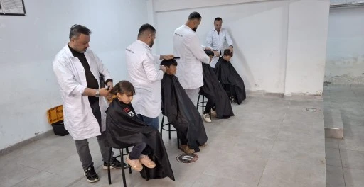 Şehitkamil'den k&ouml;y okullarında bayram tıraşı etkinliği