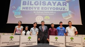 Şehitkamil'den lise birincilerine dizüstü bilgisayar