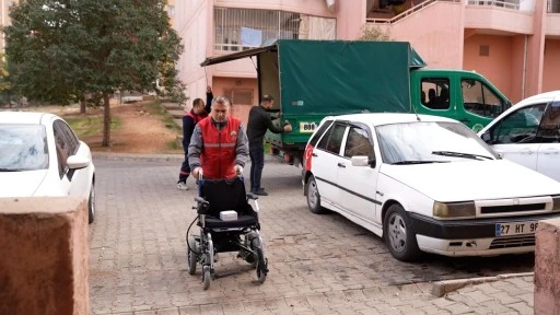 Şehitkamil'den özel gereksinimli bireye tekerlekli sandalye