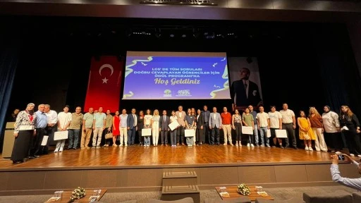 Şehitkamil, LGS'de başarı sağlayan öğrencileri ödüllendirdi 