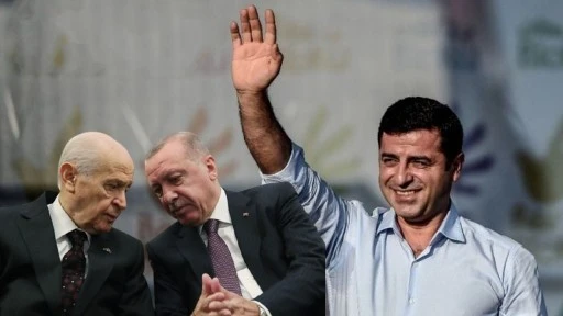 Selahattin Demirtaş, Erdoğan ve Bah&ccedil;eli'ye teşekk&uuml;r etti