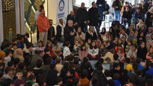 Serta&ccedil; Abi ve Yazar Merve G&uuml;lcemal, &ccedil;ocuklarla buluştu