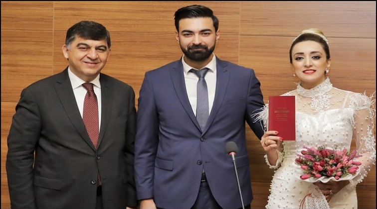 Sevgililer G&uuml;n&uuml;&rsquo;nde evlendiler