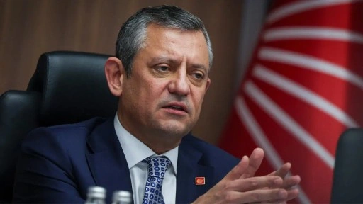 &#xD6;zg&#xFC;r &#xD6;zel, &#x130;mamo&#x11F;lu&#x27;nu ziyaret ediyor