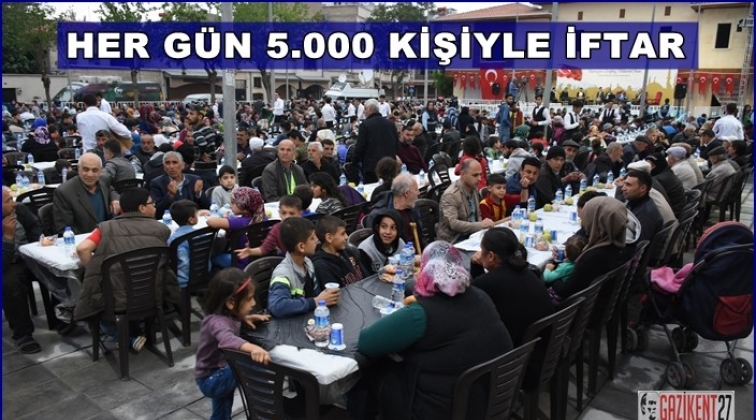 Şıh Meydanı&rsquo;nda geleneksel iftar sofrası