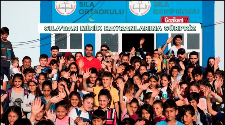 Sıla, minik hayranlarını sevindirdi