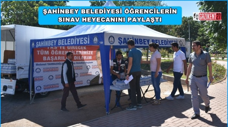 Sınava giren &ouml;ğrencilere su ikramı