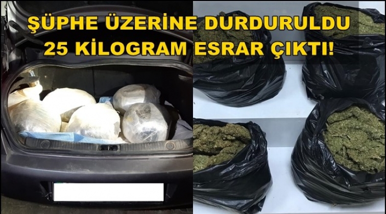 Ş&uuml;pheli ara&ccedil;tan 25 kilo esrar &ccedil;ıktı!