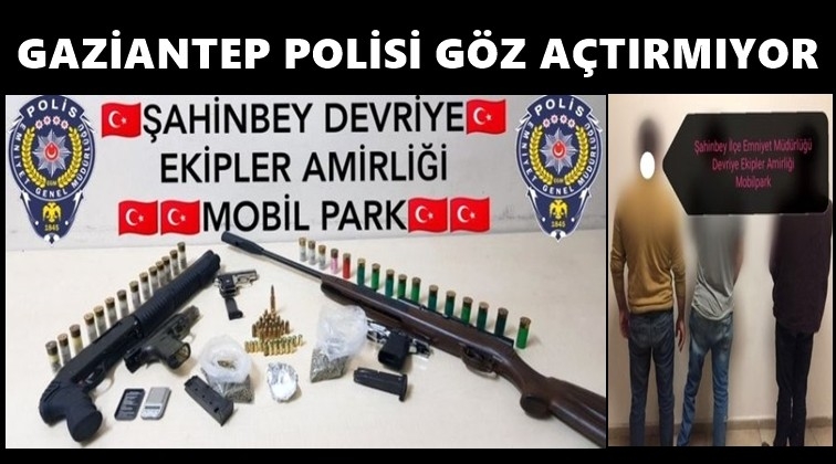 Ş&uuml;pheli ara&ccedil;tan uyuşturucu ve silah &ccedil;ıktı!