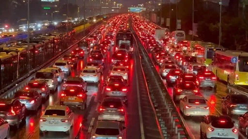 Sürücüler dikkat: Yeni zorunlulukta son tarih belli oldu! Yaptırmayana dev ceza yolda...