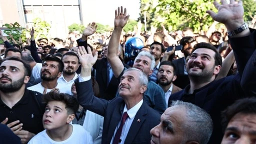 Tahmazoğlu, Elif Azra'yı yalnız bırakmadı