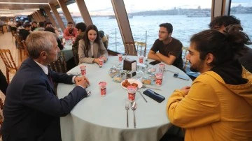 Tahmazoğlu, İstanbul ve Ankara’da öğrencilerle buluştu