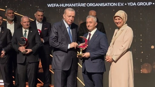 Tahmazoğlu'na &ldquo;Yılın Kurumsal Kan Bağış&ccedil;ısı&rdquo; &ouml;d&uuml;l&uuml;