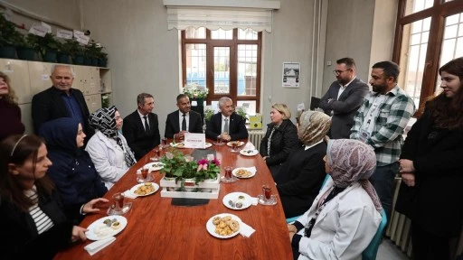 Tahmazoğlu'ndan mezun olduğu okula Öğretmenler Günü ziyareti 