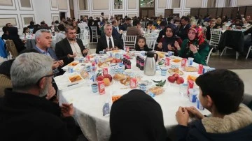 Tahmazoğlu, &ouml;ğrenci ve ailelerle iftarda buluştu