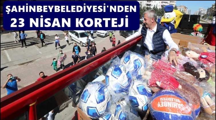 Tahmazoğlu, oyuncak dağıttı...