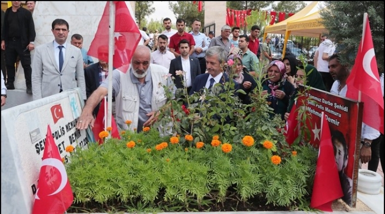 Tahmazoğlu, şehitlikleri ziyaret etti