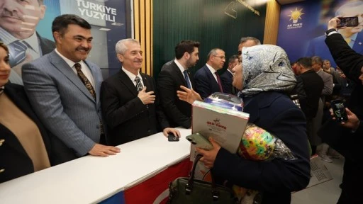 Tahmazoğlu vatandaşlarla bayramlaştı