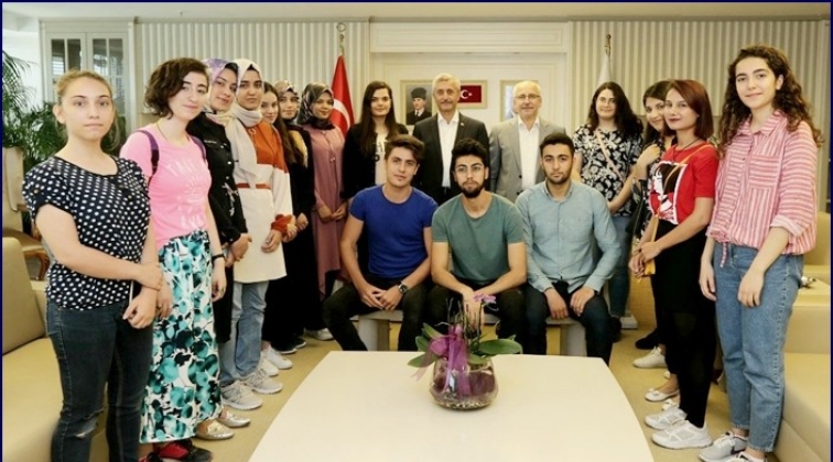 Tahmazoğlu, YKS&rsquo;de başarılı olan &ouml;ğrencileri tebrik etti