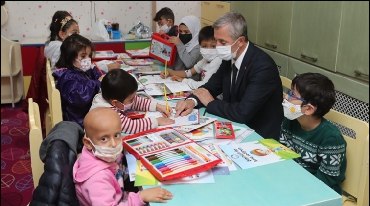 Tahmazoğlu'ndan l&ouml;semili &ccedil;ocuklara moral...