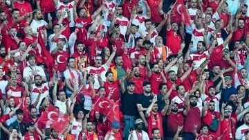 Taraftarlarımız İstiklal Marşı’nı 'Bozkurt’ işareti yaparak okudu