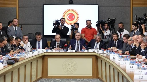 TBMM Adalet Komisyonu&rsquo;nda &ccedil;er&ccedil;eve yasa tartışmalarla başladı