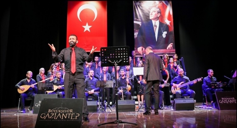 Türk Halk Müziği Korosu büyüledi...