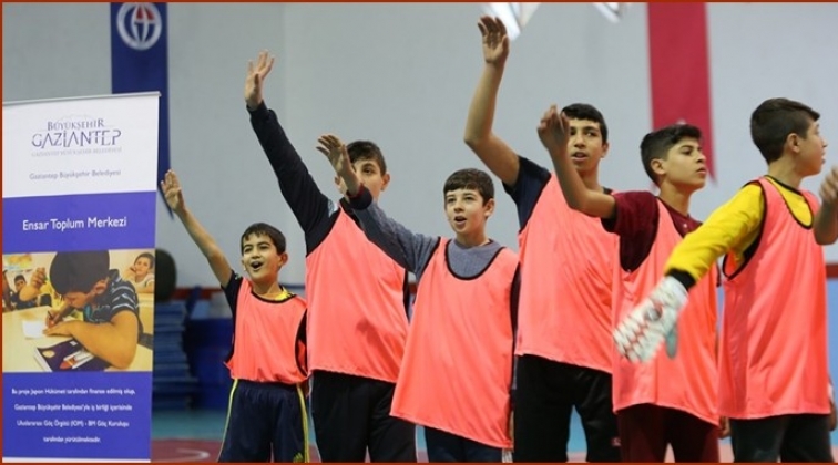 Türk ve Suriyeli öğrenciler turnuvada karşılaştı