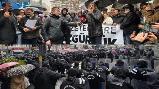 Tutuklu gazeteciler i&ccedil;in Kadık&ouml;y'de polis ablukası altında eylem