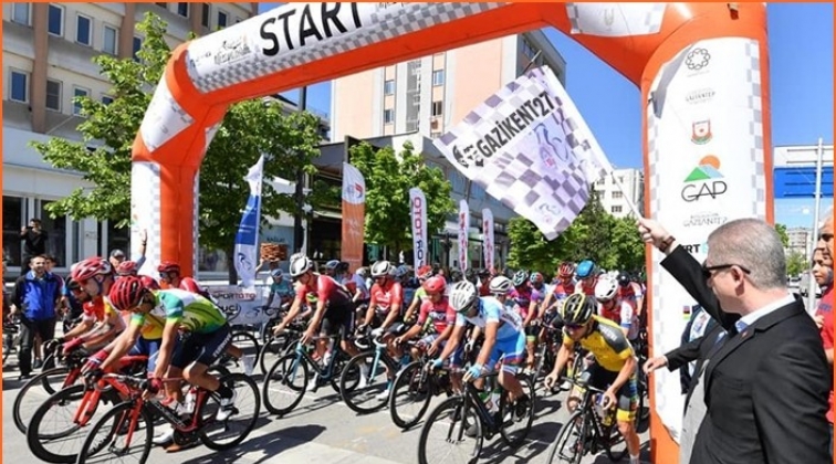 Uluslararası bisiklet turunun startını Vali Gül verdi