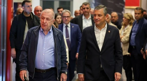 &Uuml;mit &Ouml;zdağ'dan CHP Genel Merkezi&rsquo;nde &Ouml;zg&uuml;r &Ouml;zel'e destek