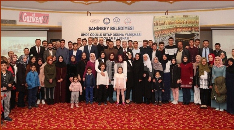 Umre'den d&ouml;nen &ouml;ğrenciler protokol ile yemekte buluştu