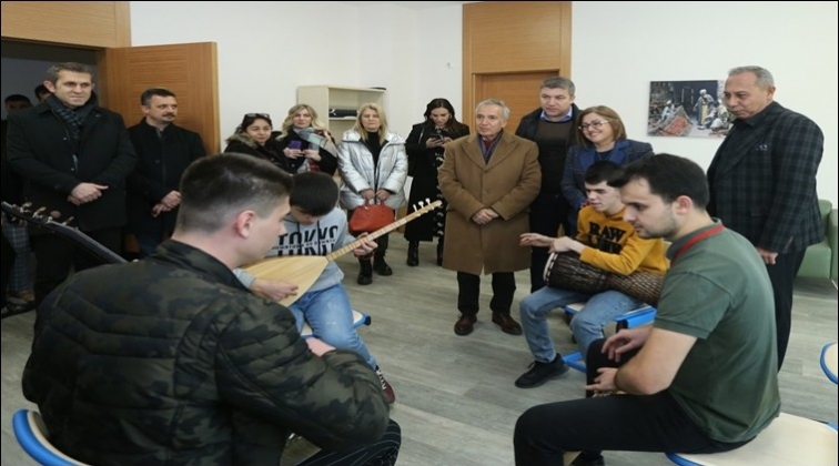 &Uuml;nl&uuml; gazetecilerden projelere &ouml;vg&uuml;