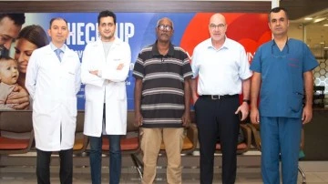 Ünlü Sudanlı Ressam Medical Point’te sağlığına kavuştu