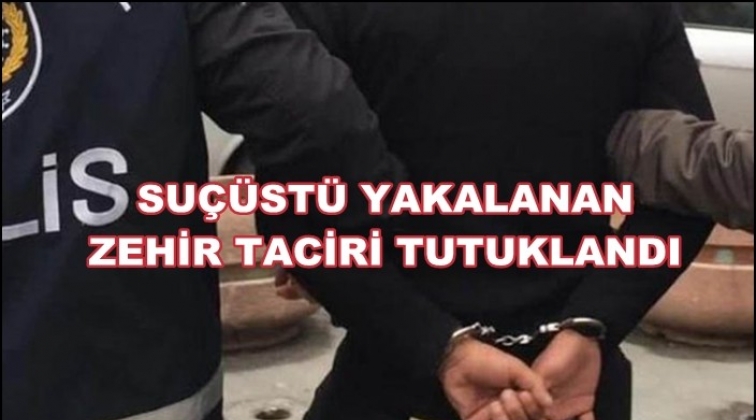 Uyuşturucu satarken su&ccedil;&uuml;st&uuml; yakalandı!