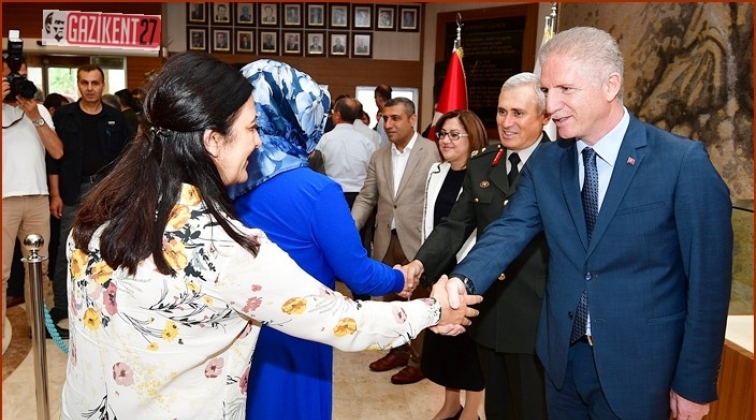 Vali G&uuml;l, kamu personeliyle bayramlaştı